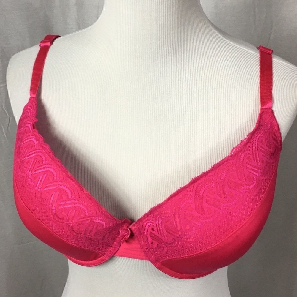 Delta Burke 40D hot pink lightly padded bra. Lace outlined front 3 hook